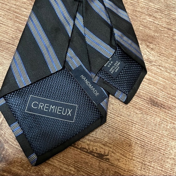 Cremieux 100% Silk Tie - Picture 2 of 2